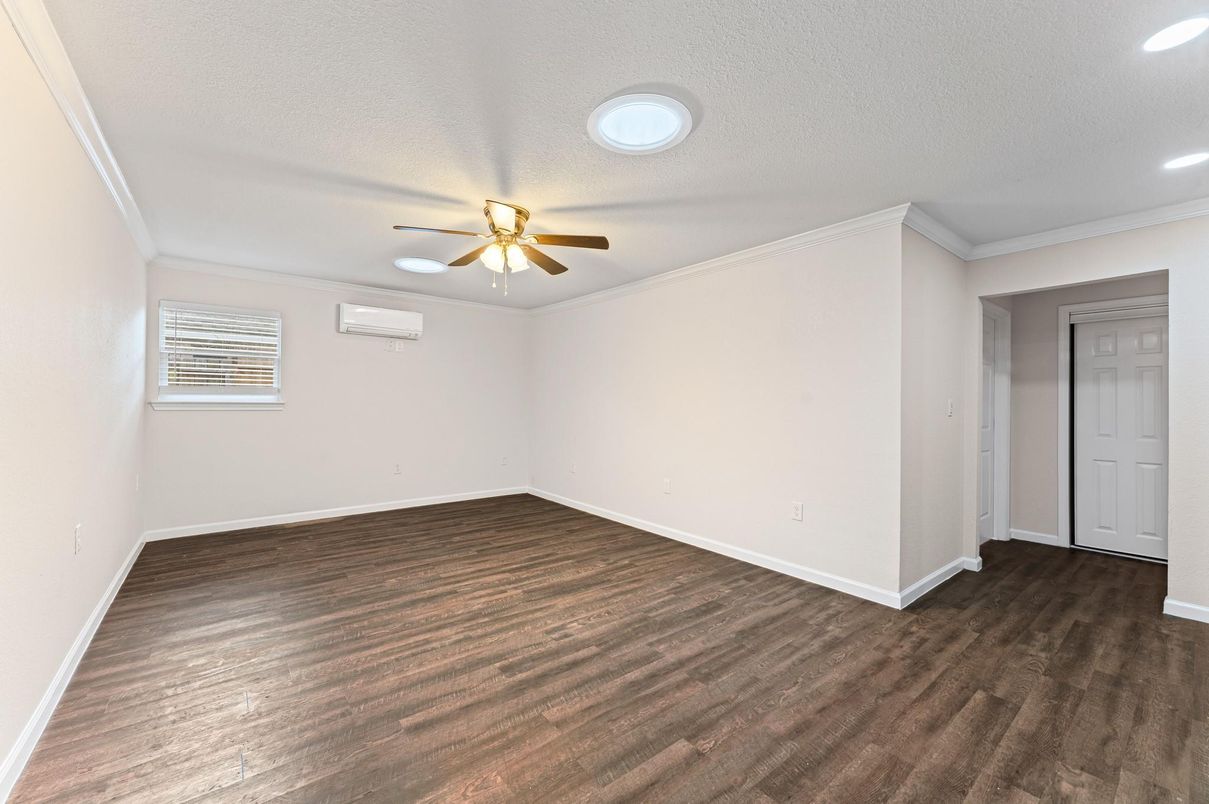 Empty room, Interior, Recessed Lighting, Wood Texture Flooring