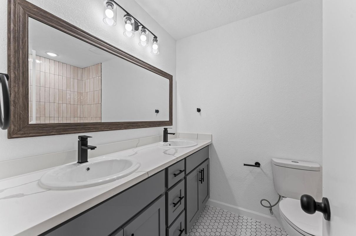 Bathroom, Dual Sink Vanities, Interior, Recessed Lighting