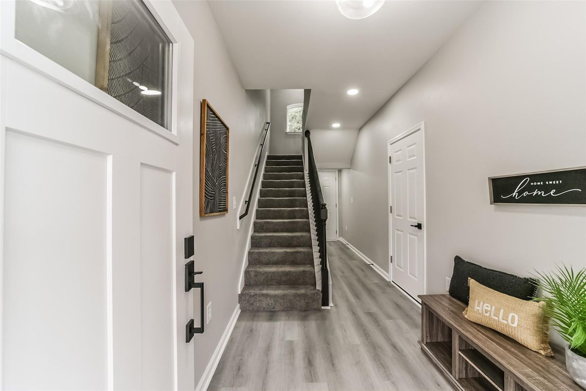 Interior, Recessed Lighting, Wood Texture Flooring