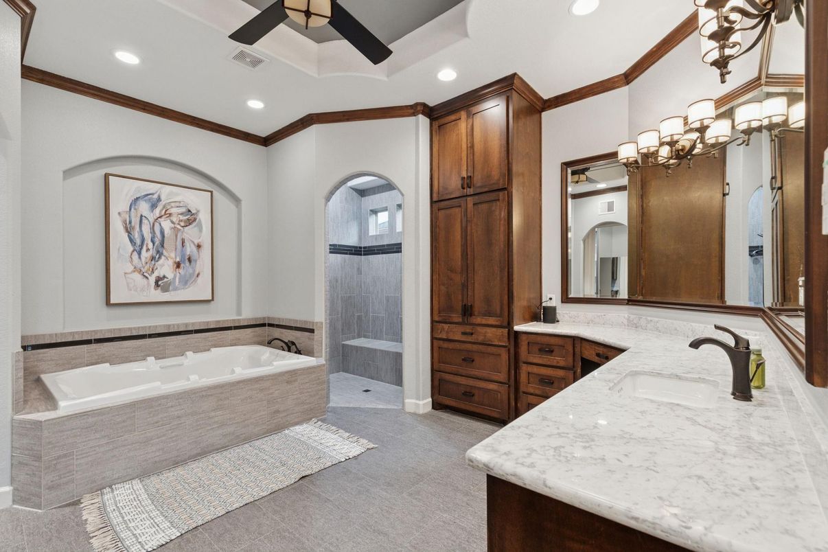 Bathroom, Dual Sink Vanities, Interior, Recessed Lighting