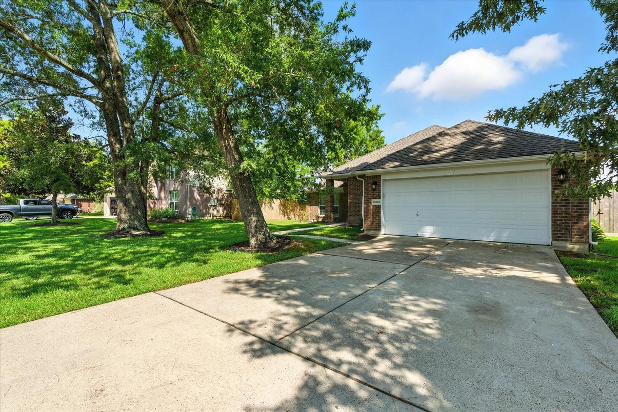 Detached Garage, Exterior