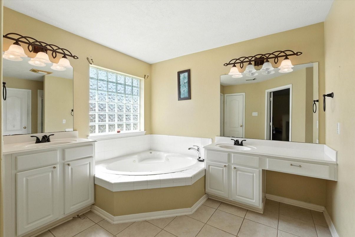 Bathroom, Dual Sink Vanities, Interior