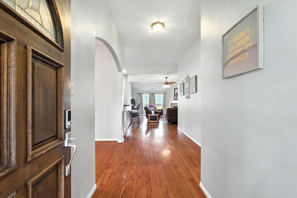 Interior, Recessed Lighting, Wood Texture Flooring