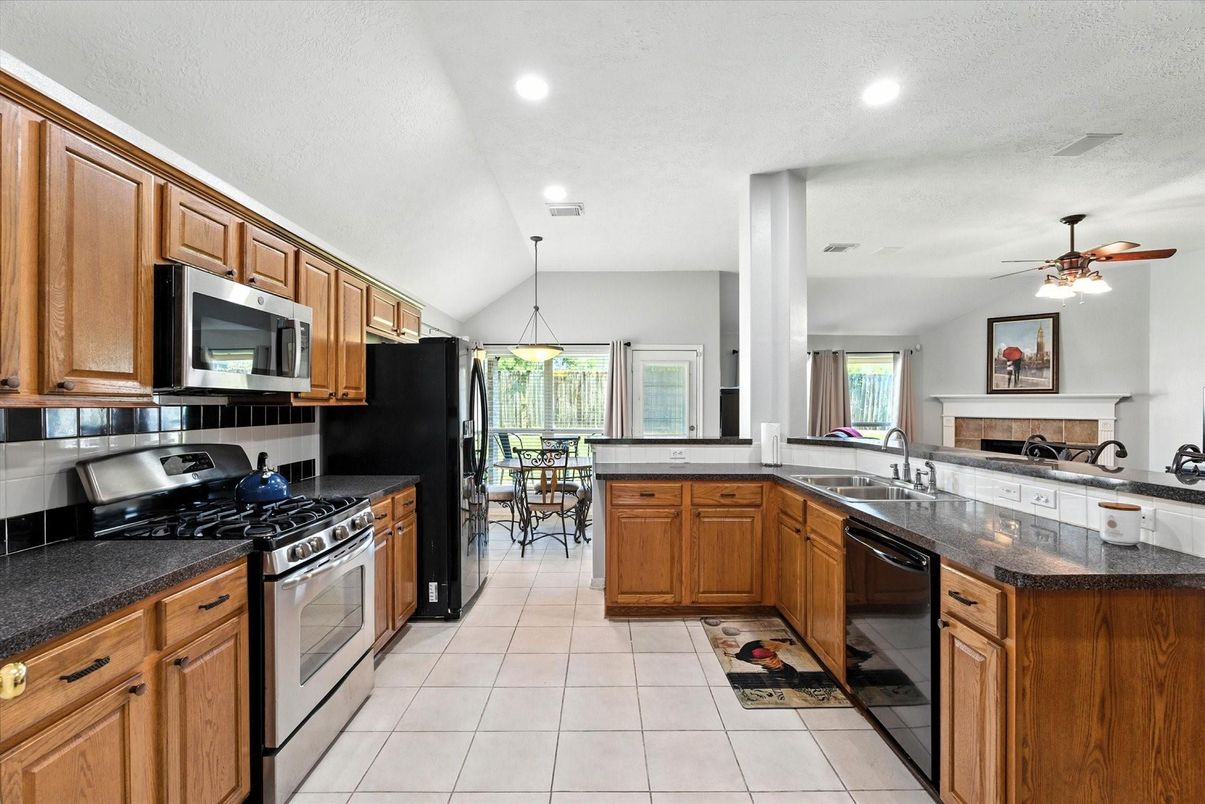 Dining room, Interior, Kitchen, Pendant Lights, Recessed Lighting