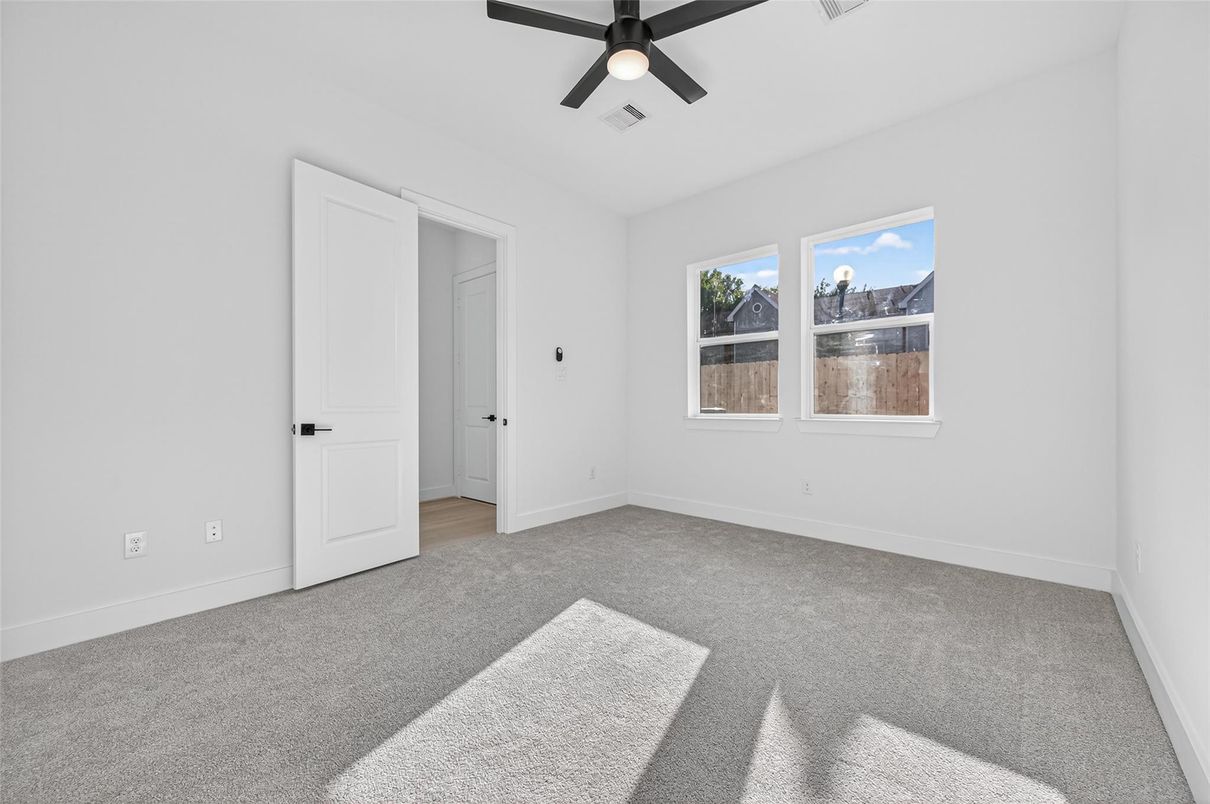 Empty room, Interior