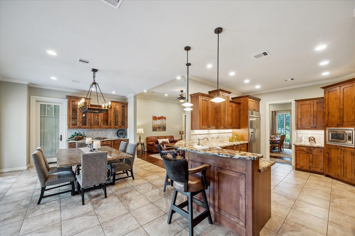 Dining room, Interior, Kitchen, Pendant Lights, Recessed Lighting, Stainless Steel Appliances