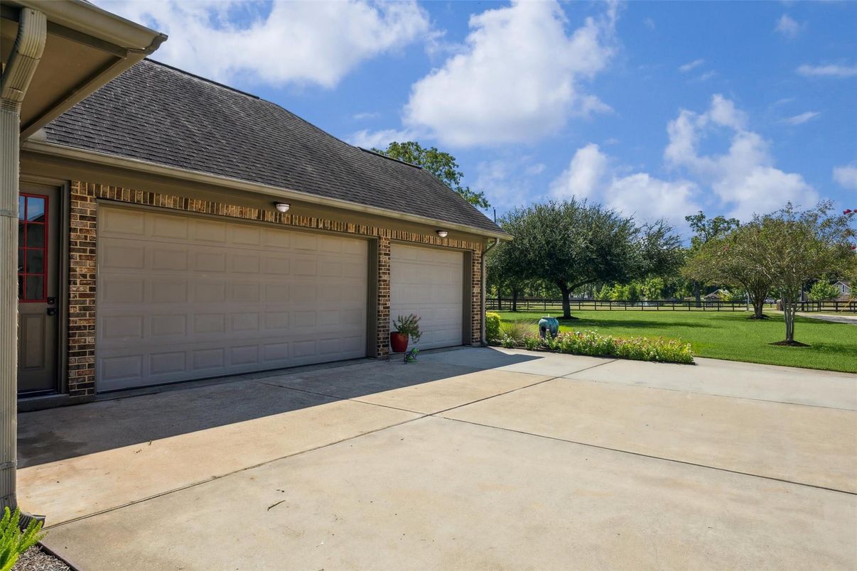 Detached Garage, Exterior
