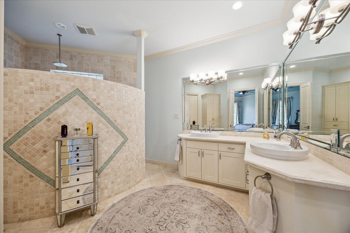 Bathroom, Dual Sink Vanities, Interior, Recessed Lighting