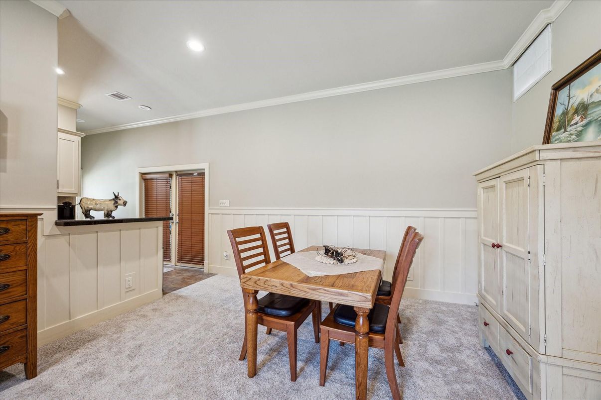 Dining room, Interior, Recessed Lighting