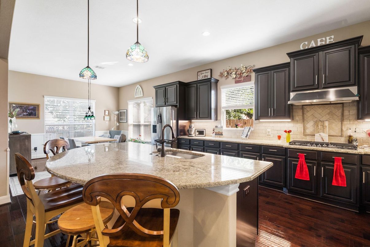 Dining room, Interior, Kitchen, Pendant Lights, Recessed Lighting, Stainless Steel Appliances, Wood Texture Flooring
