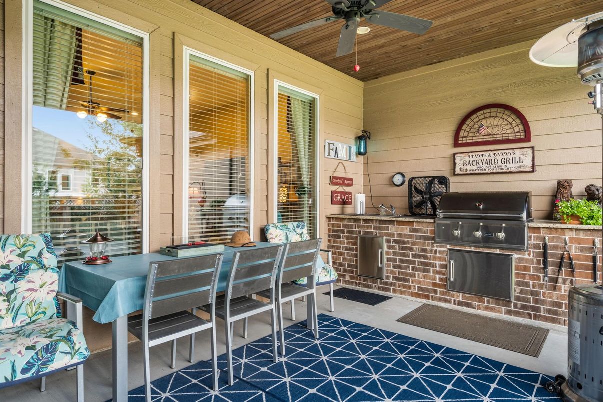 Dining room, Exterior, Outdoor Kitchen