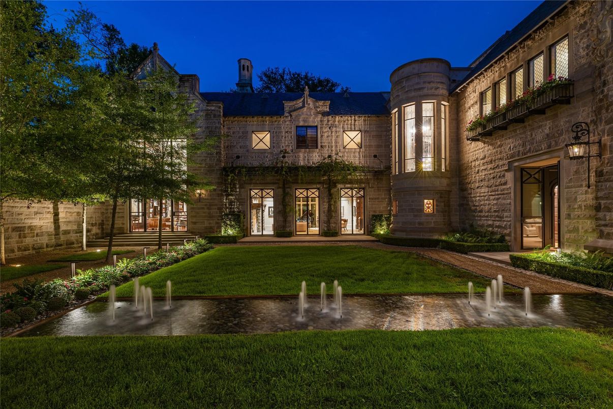 Backyard, Exterior, Facade, Brick Facade, French Provincial