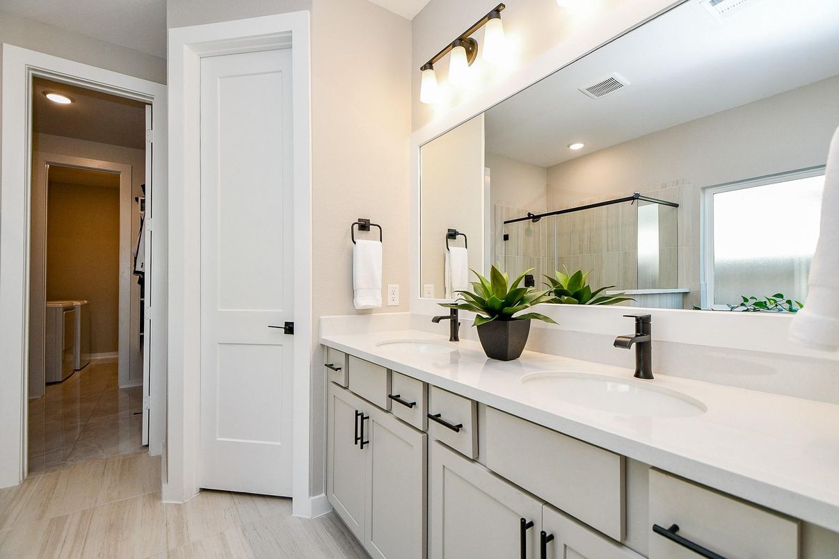 Bathroom, Dual Sink Vanities, Interior, Recessed Lighting, Water