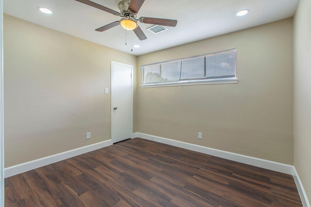 Empty room, Interior, Recessed Lighting, Wood Texture Flooring