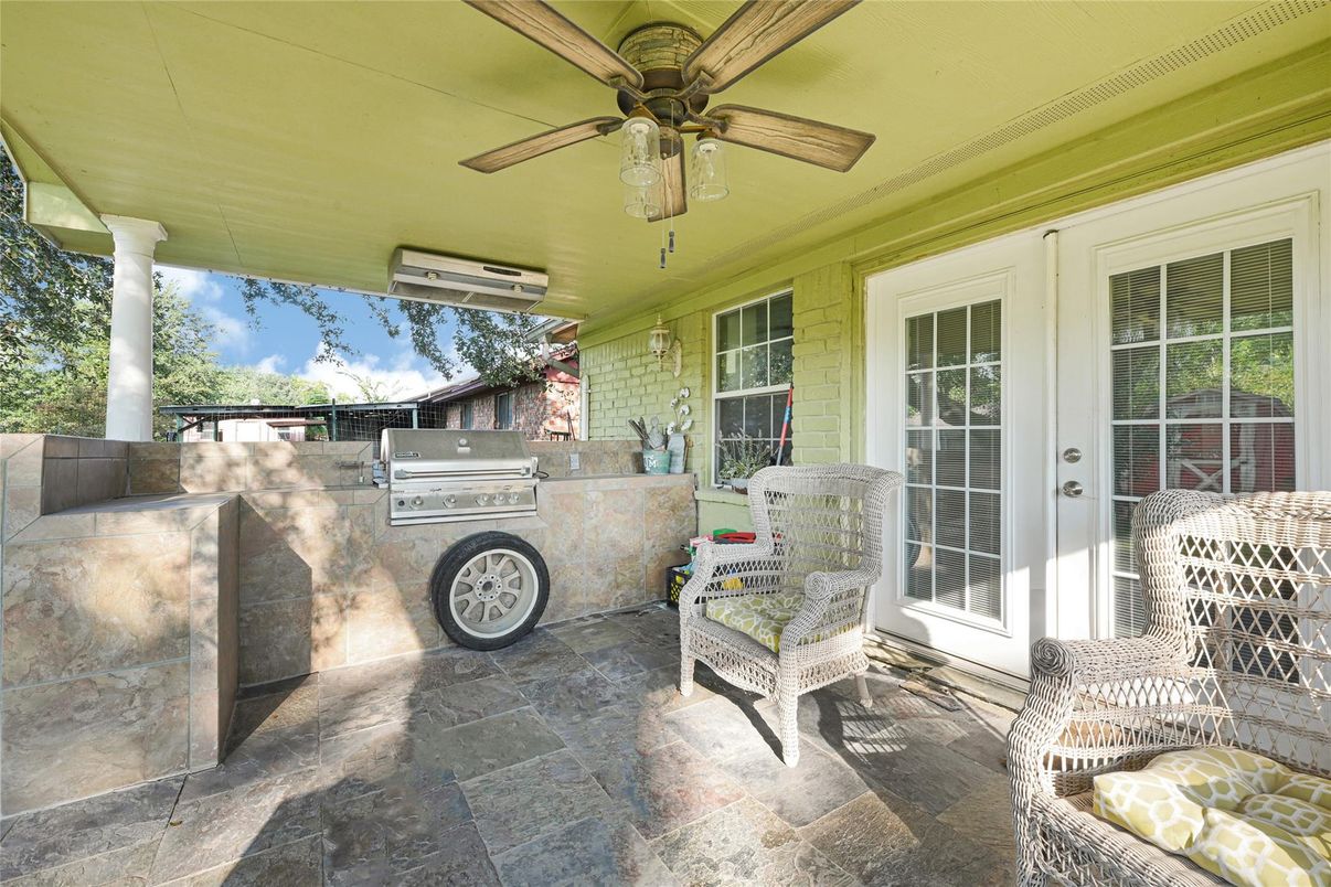 Exterior, Outdoor Kitchen