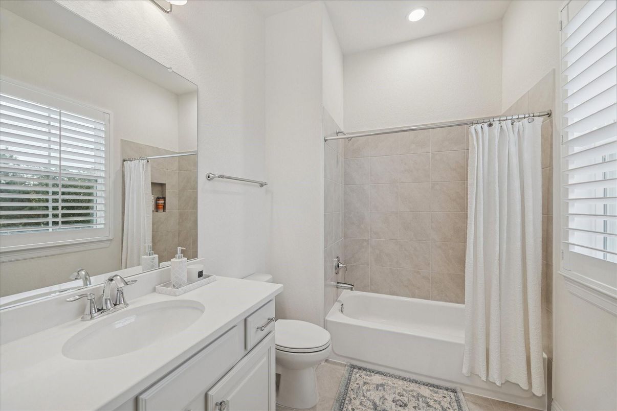 Bathroom, Interior, Recessed Lighting