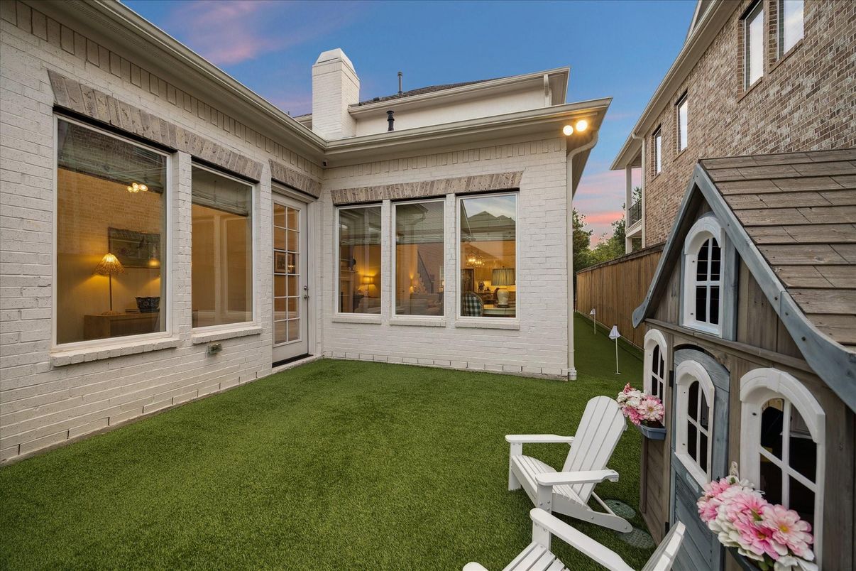 Backyard, Exterior