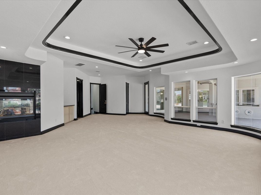 Empty room, Interior, Recessed Lighting