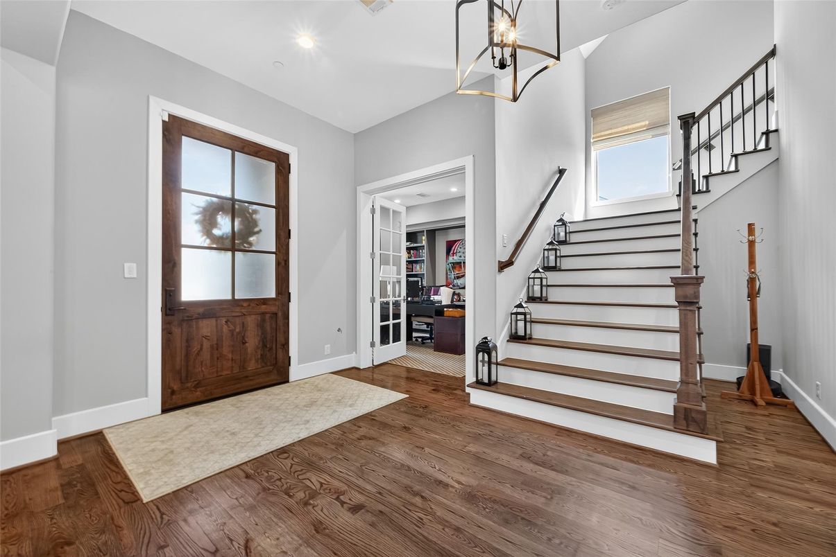Interior, Pendant Lights, Recessed Lighting, Wood Texture Flooring