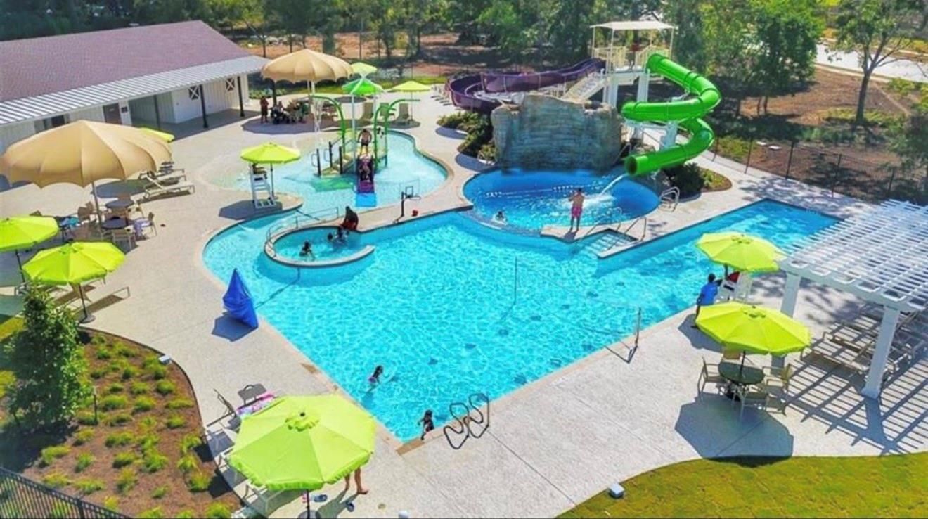 Exterior, Playground, Pool