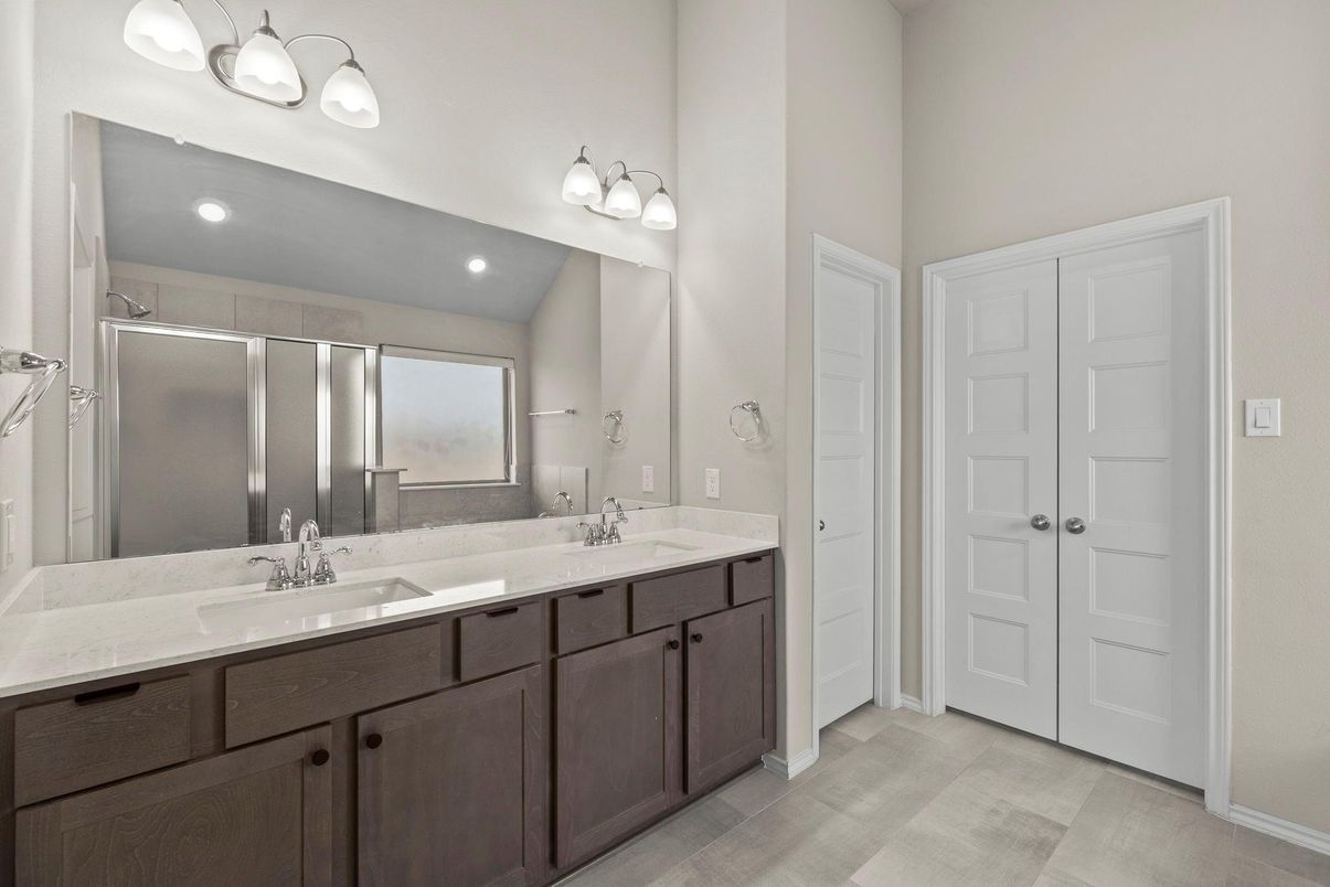 Bathroom, Dual Sink Vanities, Interior, Recessed Lighting