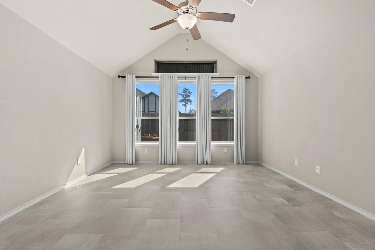 Empty room, Interior