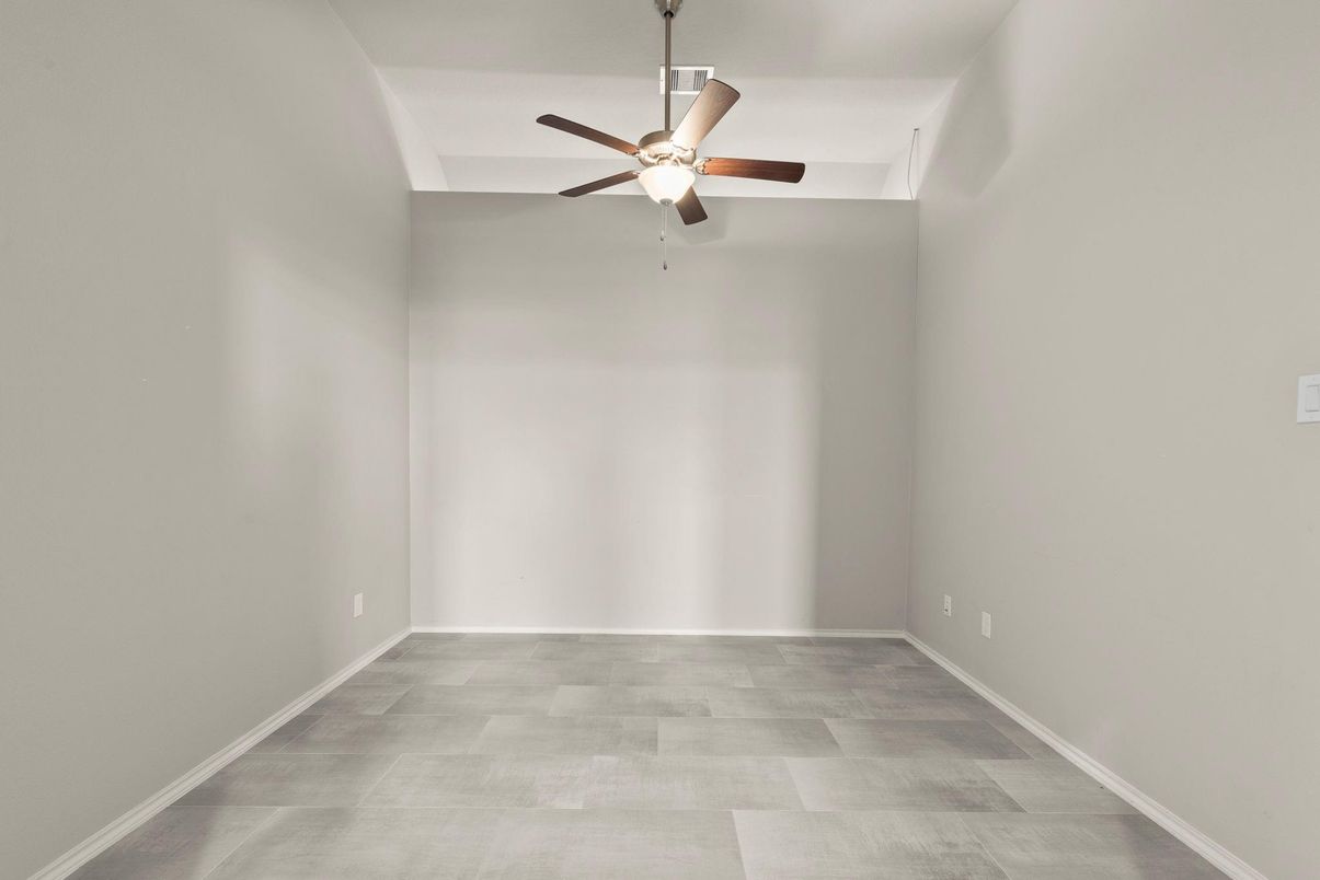 Empty room, Interior