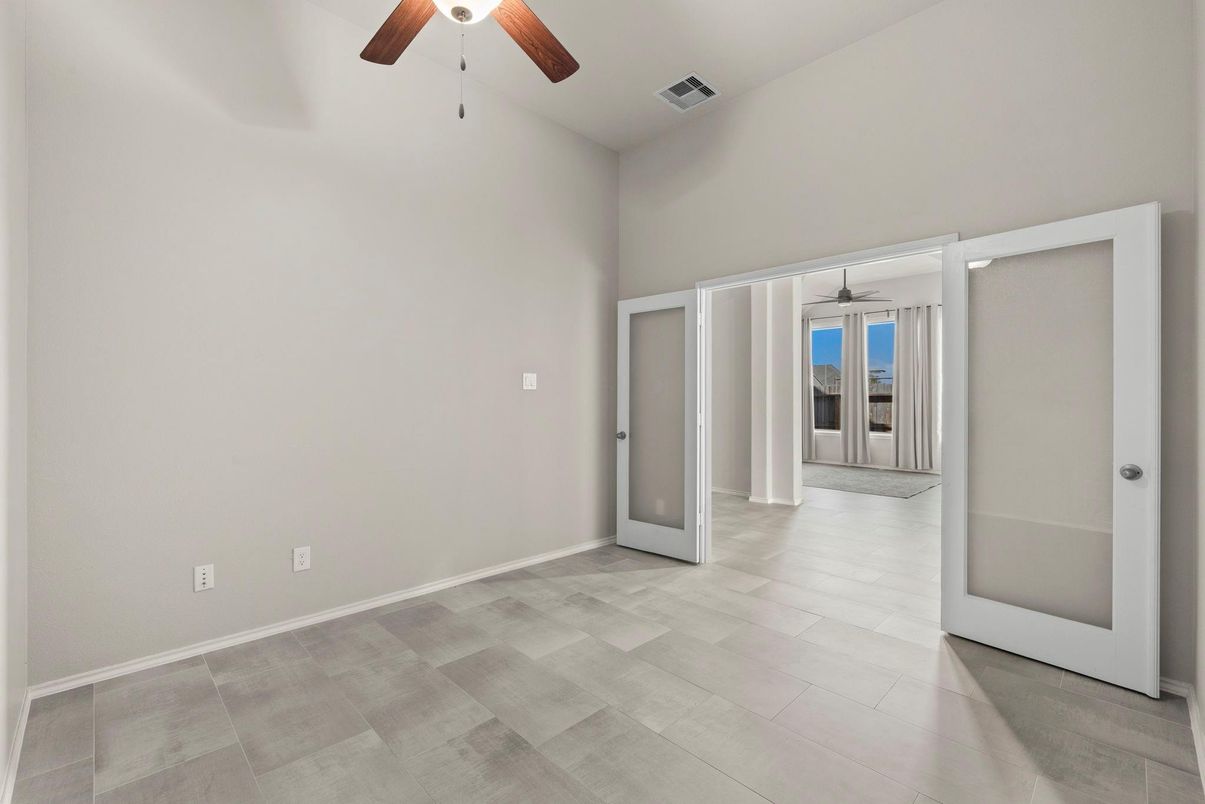 Empty room, Interior