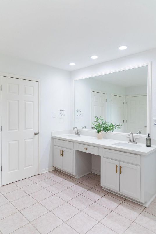 Bathroom, Dual Sink Vanities, Interior, Recessed Lighting