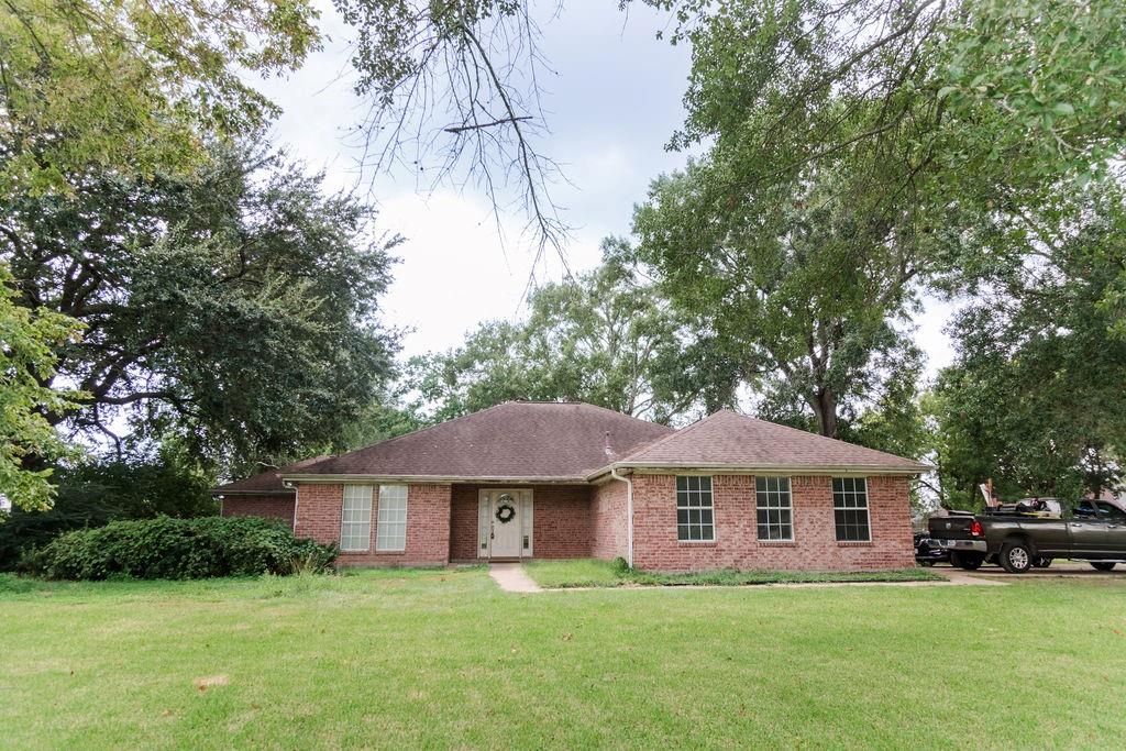 Exterior, Facade, Brick Facade, Ranch