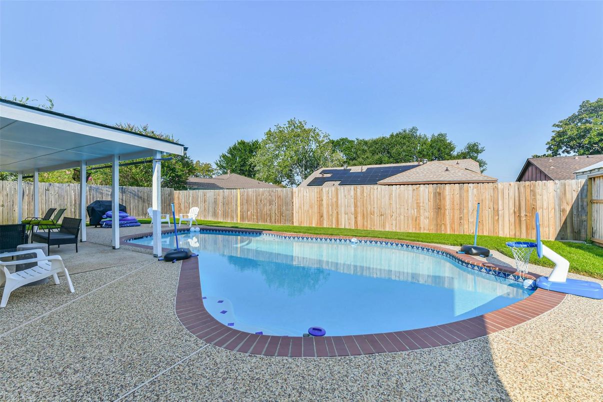 Exterior, Pool