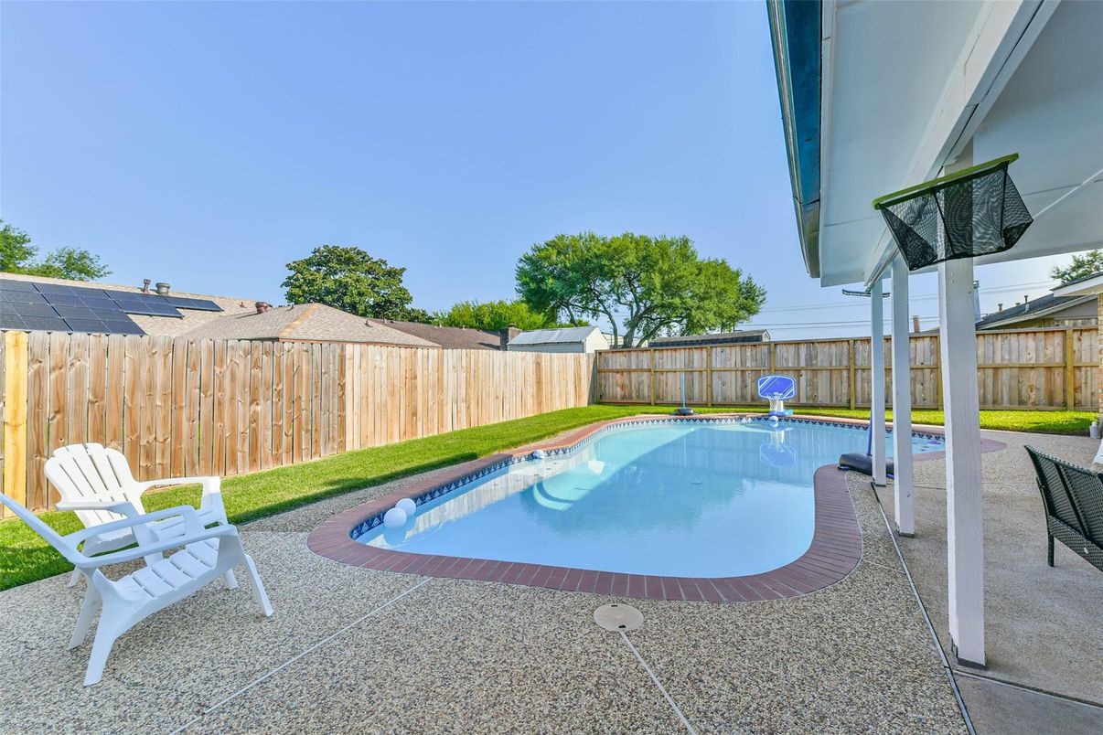 Exterior, Pool