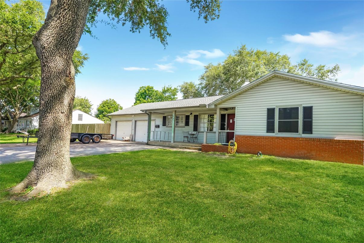 Attached, Backyard, Exterior, Facade, Ranch