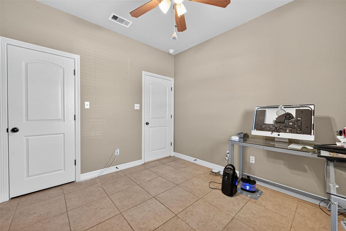Home Office, Interior
