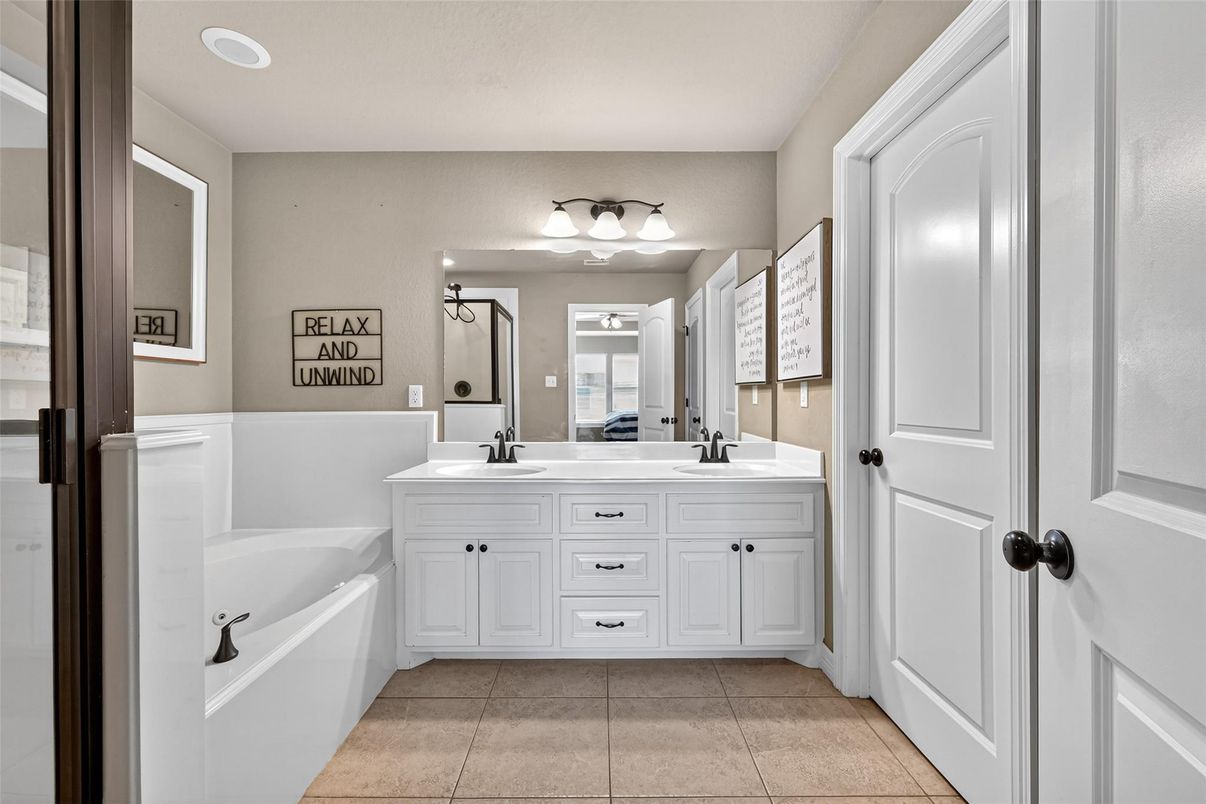 Bathroom, Dual Sink Vanities, Interior