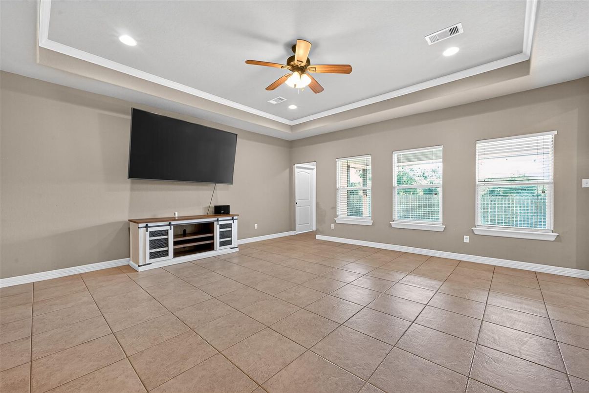 Empty room, Interior, Recessed Lighting