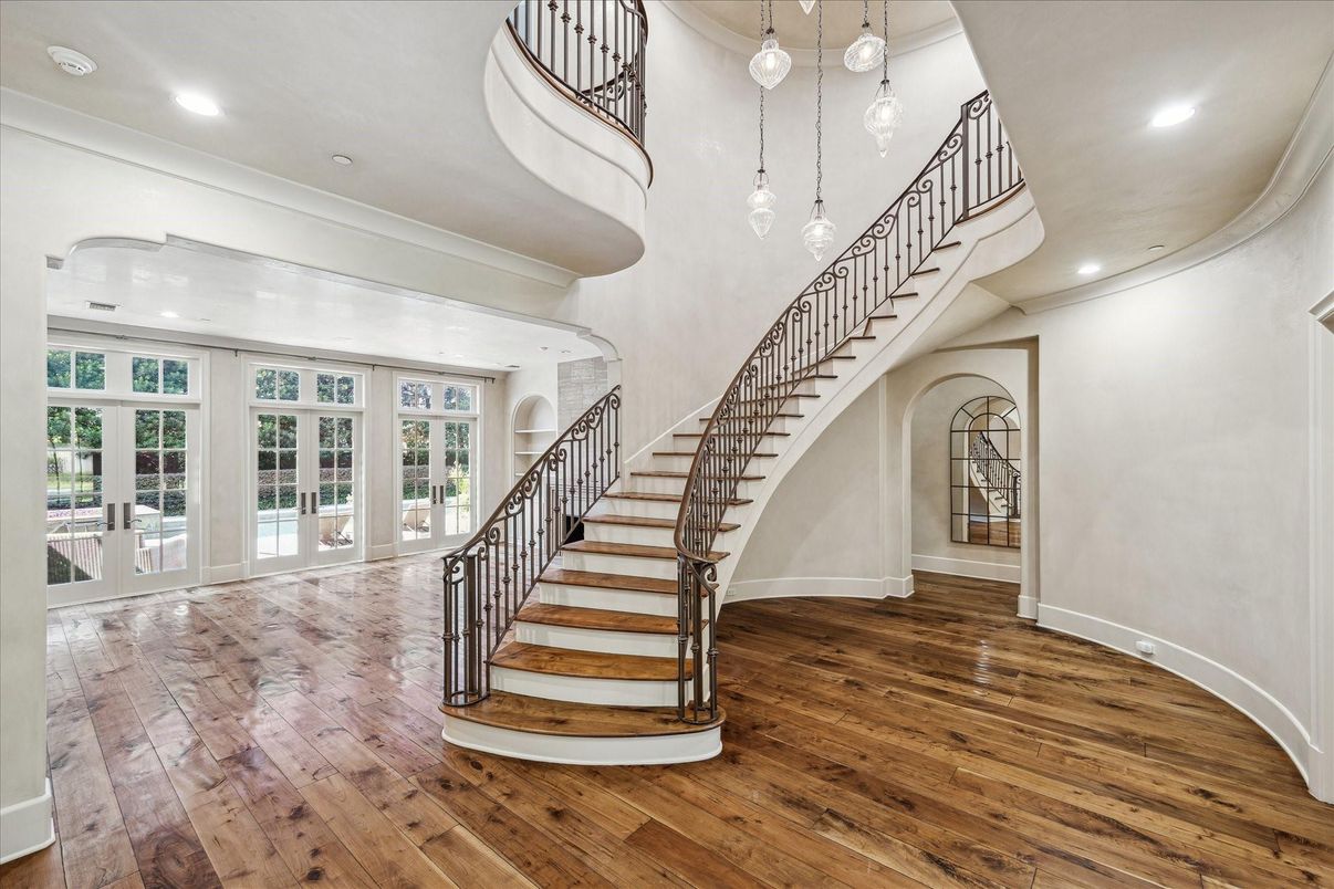 Interior, Pendant Lights, Recessed Lighting, Wood Texture Flooring