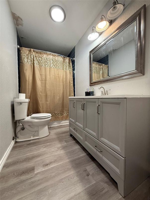 Bathroom, Interior, Recessed Lighting, Wood Texture Flooring