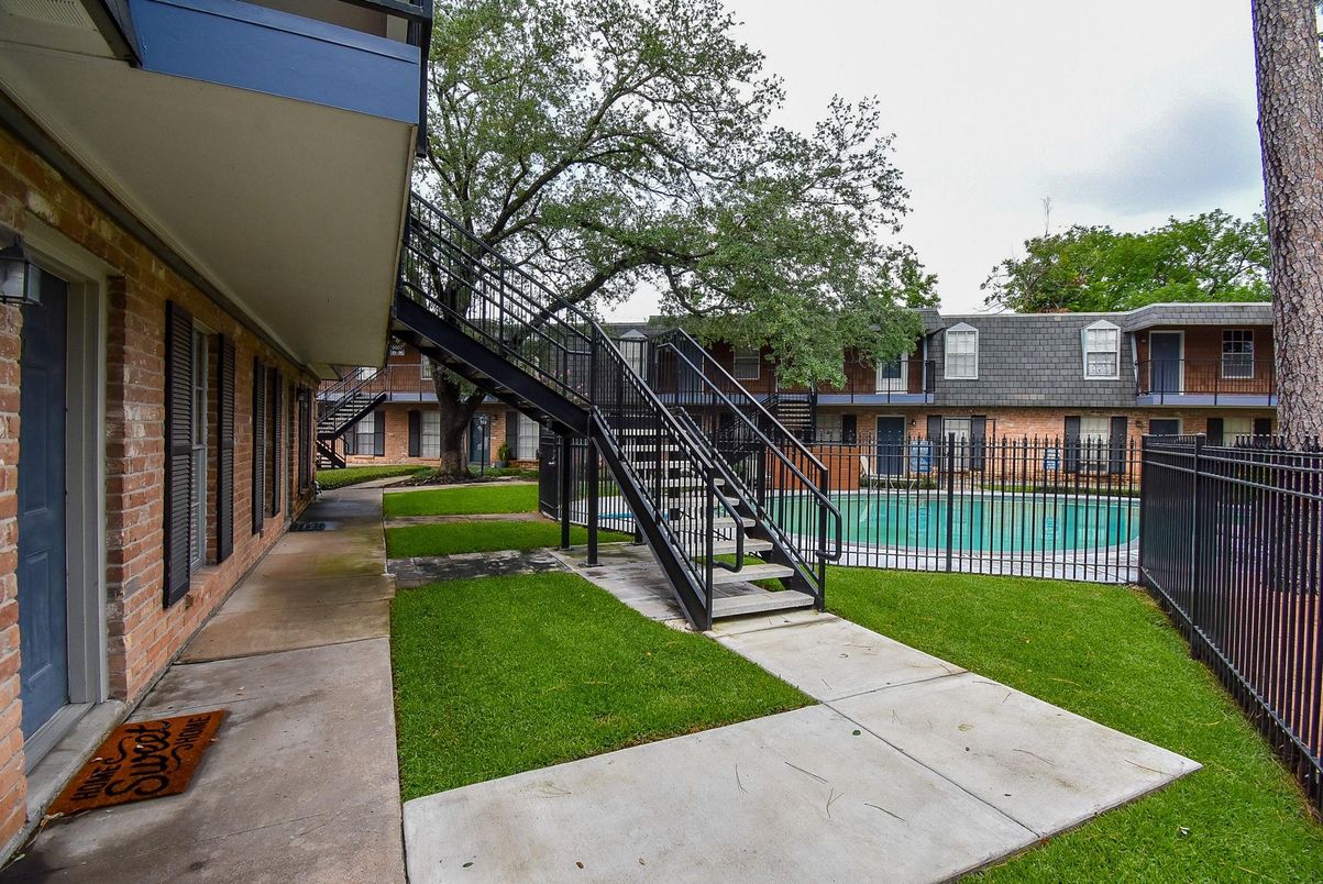 Backyard, Exterior, Pool