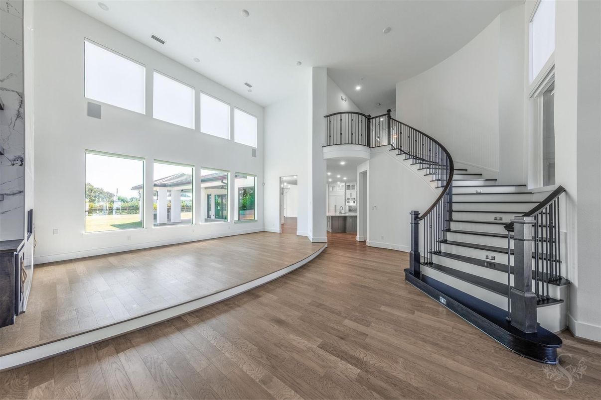Interior, Recessed Lighting, Wood Texture Flooring