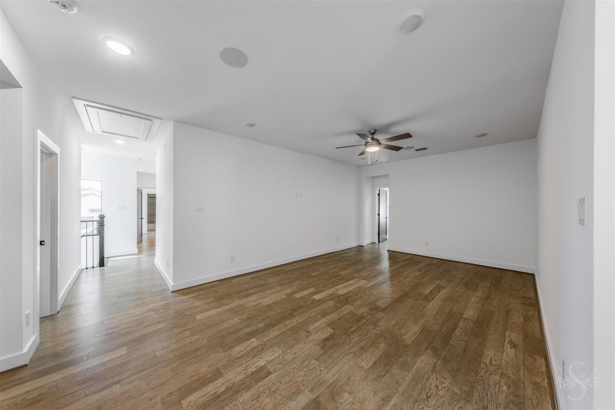 Empty room, Interior, Recessed Lighting, Wood Texture Flooring