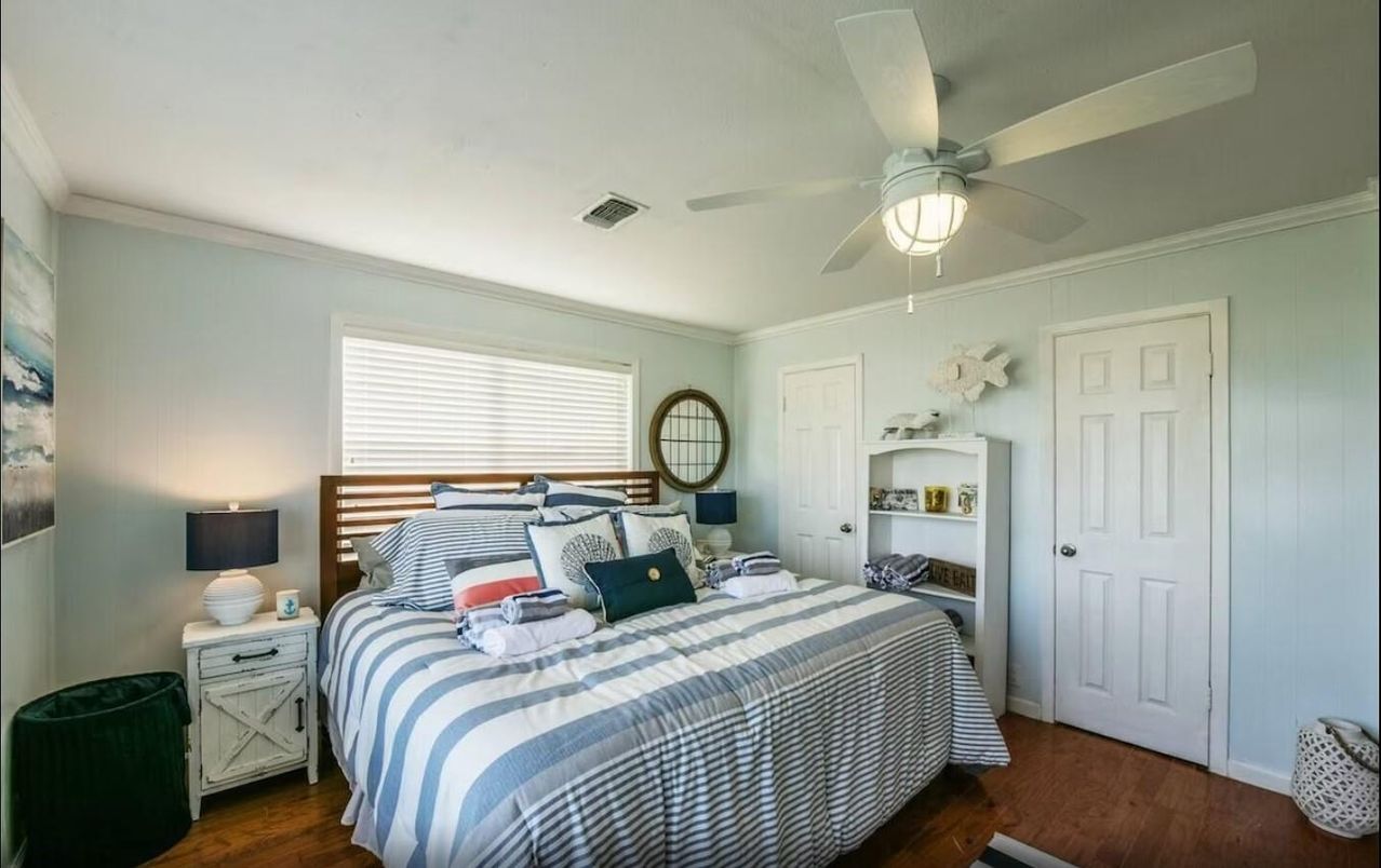 Bedroom, Home Office, Interior, Wood Texture Flooring