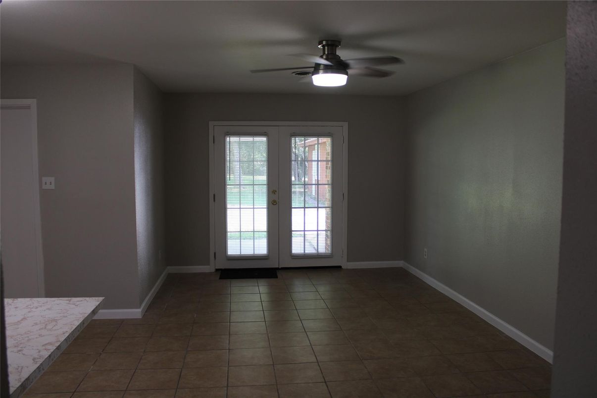 Empty room, Interior