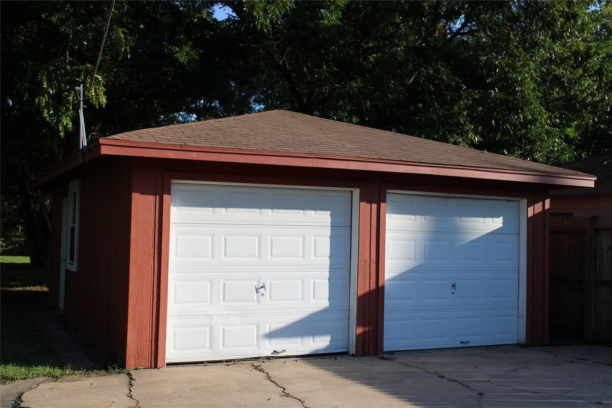 Detached Garage, Exterior