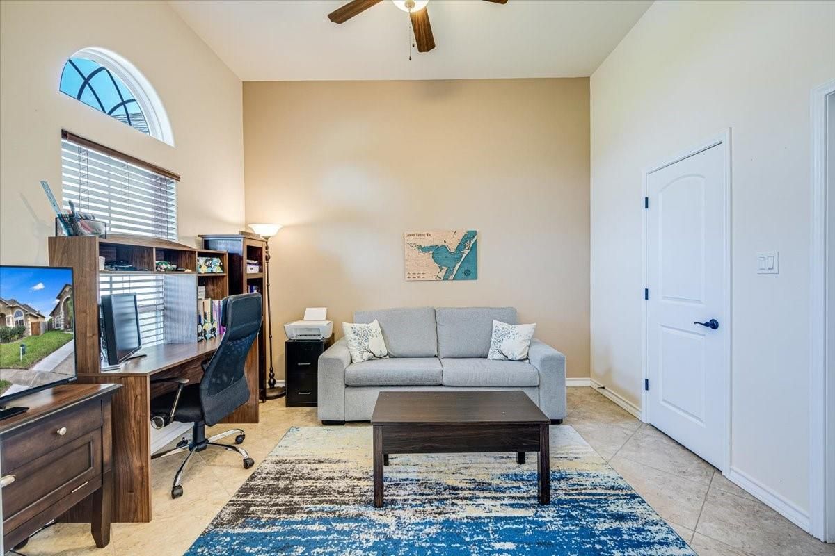 Home Office, Interior