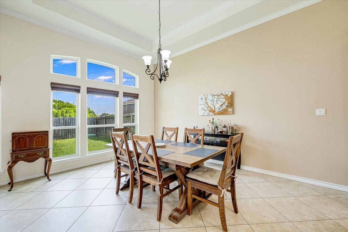 Chandelier, Dining room, Interior