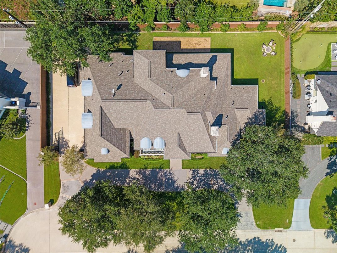 Exterior, Drone