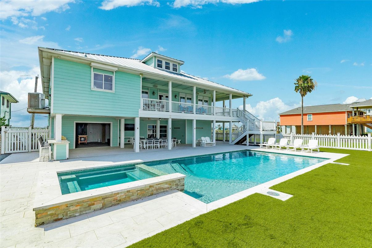 Exterior, Pool