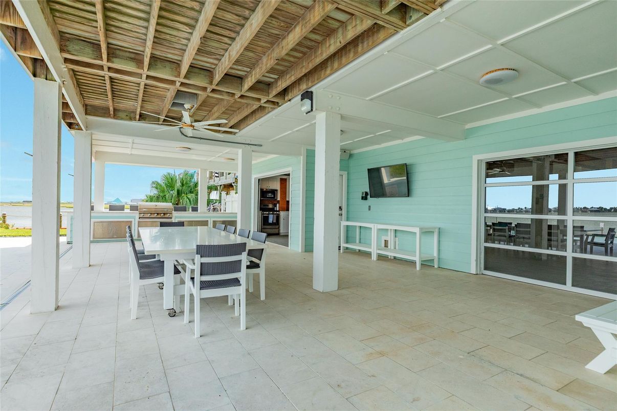 Dining room, Interior, Water, Wooden Beams, Wooden Ceilings
