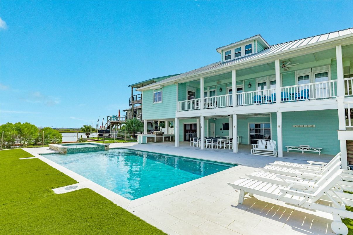 Exterior, Pool